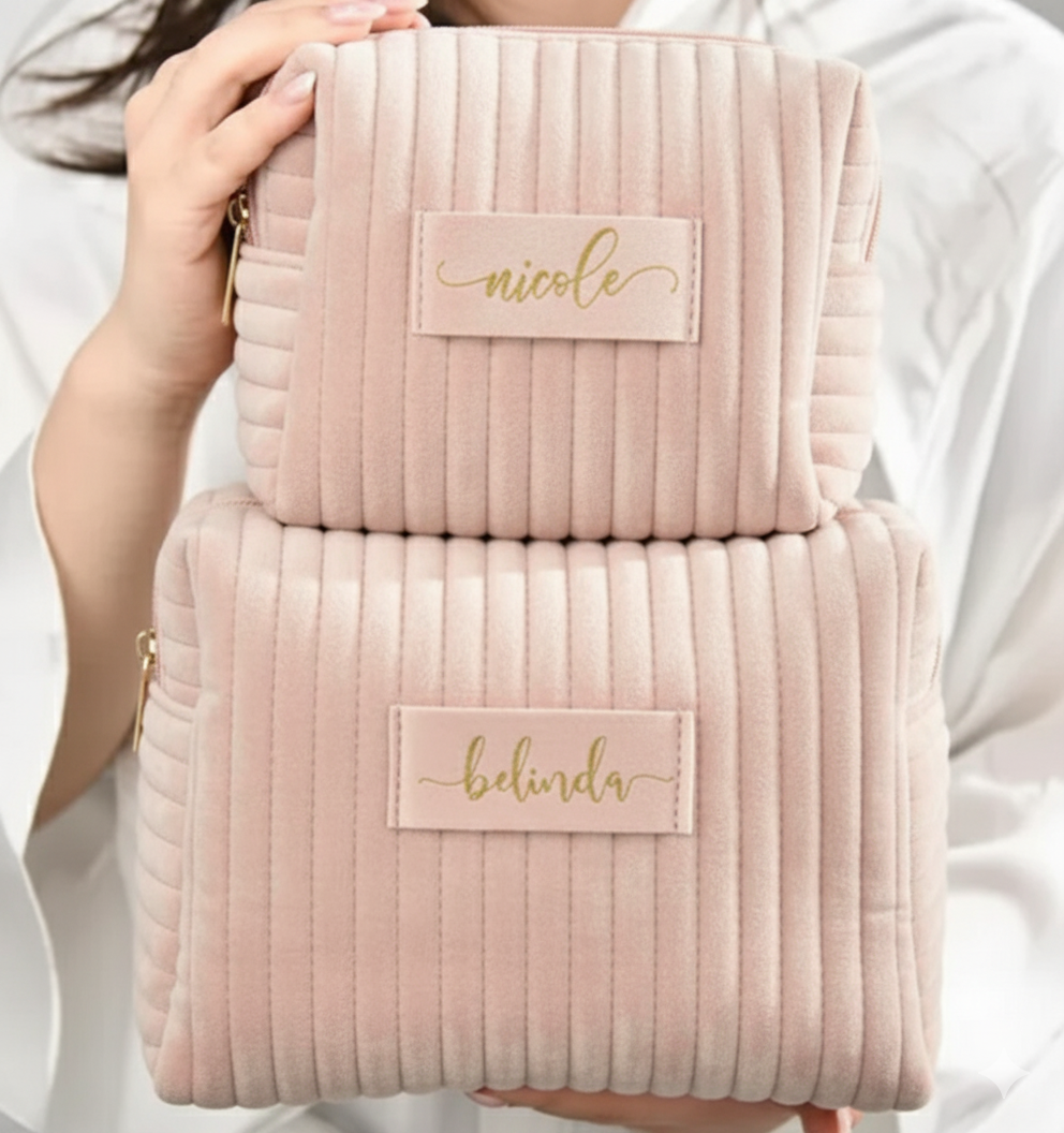 Geschenk für Frauen - Samt-Kosmetiktasche mit Namen - Personalisierte Reise-Kosmetiktasche